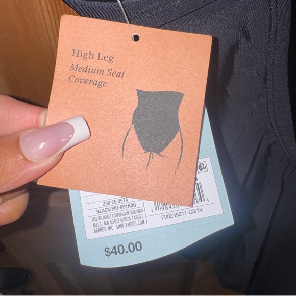 🔥 NWT Target Black Underwire One-Piece Swimsuit – Medium Coverage – Size M - Picture 6 of 7